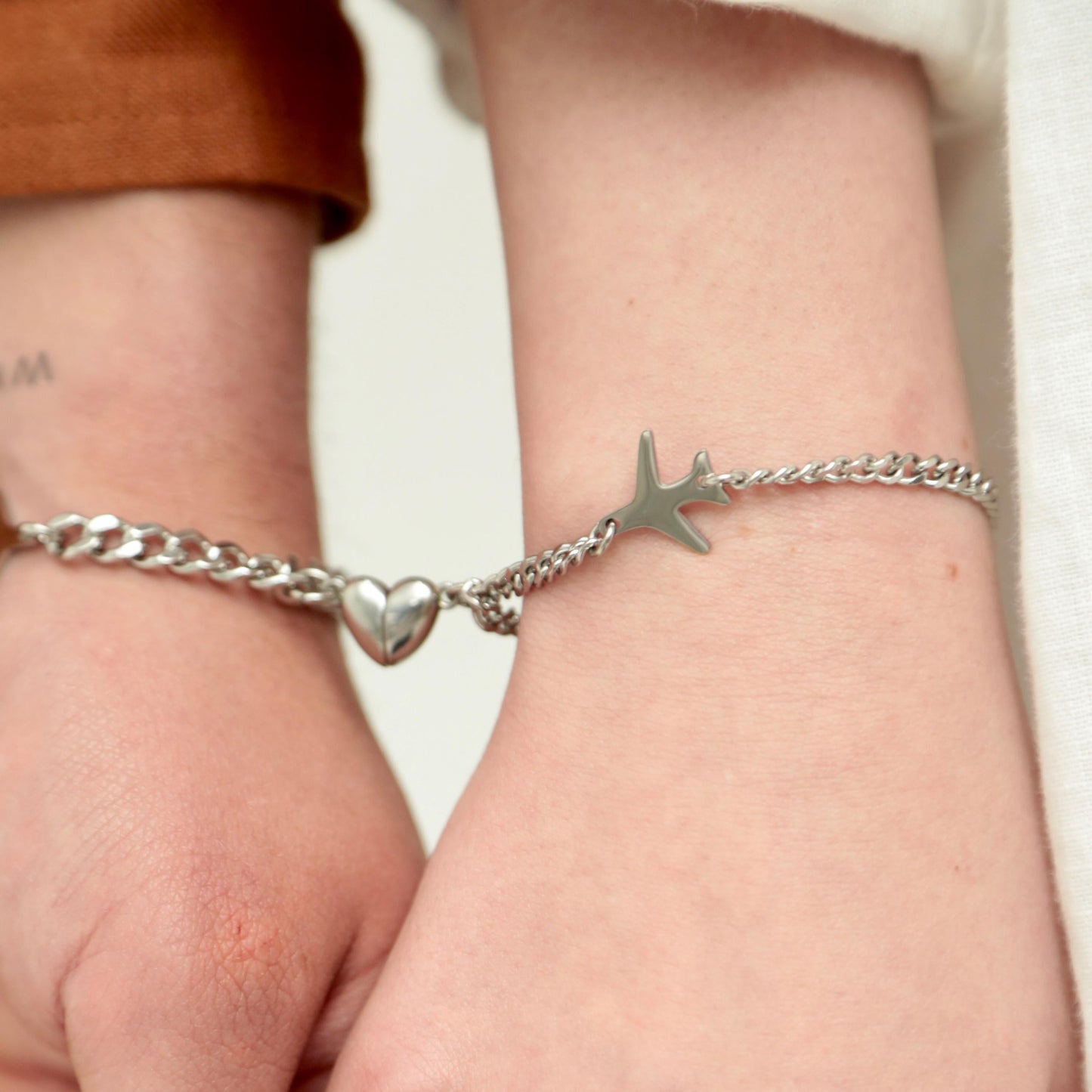 Set of 2 Couple Bracelets with Airplanes and Heart magnets, His and Hers Bracelets, Gift for Her, Gift for Him, Handmade Matching Bracelets - LoveBrasleT - Couple Gift Store