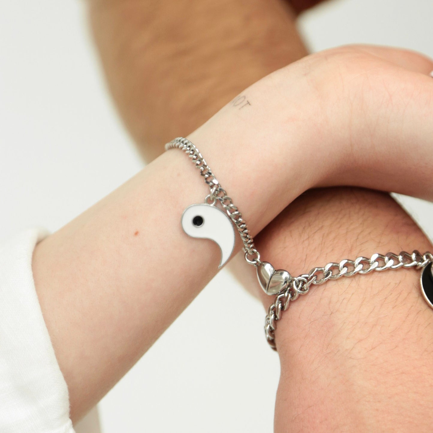 Set of 2 Couple Bracelets with Yin - Yang pendants and Heart Magnets | Gift for Couples, Gift for Her, Gift for Him, His and Hers Bracelets - LoveBrasleT - Couple Gift Store