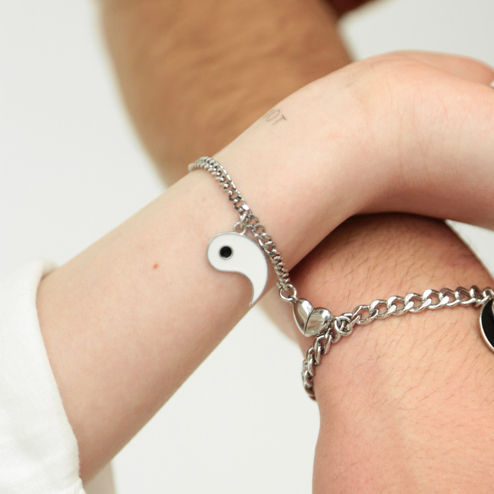 Set of 2 Couple Bracelets with Yin - Yang pendants and Heart Magnets | Gift for Couples, Gift for Her, Gift for Him, His and Hers Bracelets - LoveBrasleT - Couple Gift Store
