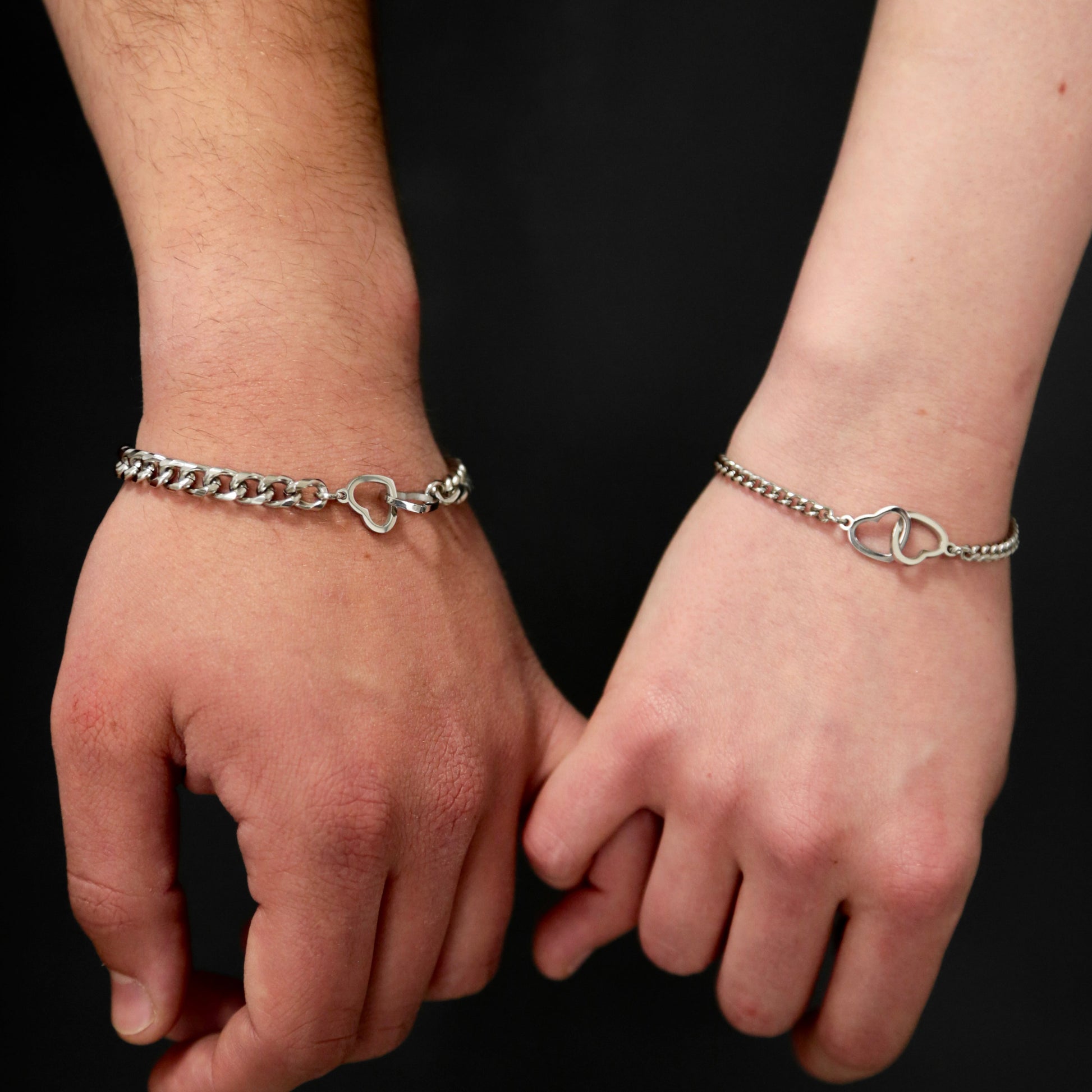 Personalised Two Initial Couple Bracelet with Heart in Silver, Size 7.25 Inch - D10501 Personalised Two Initial Couple Bracelet with Heart in Silver, Size 7.25 Inch - D10501